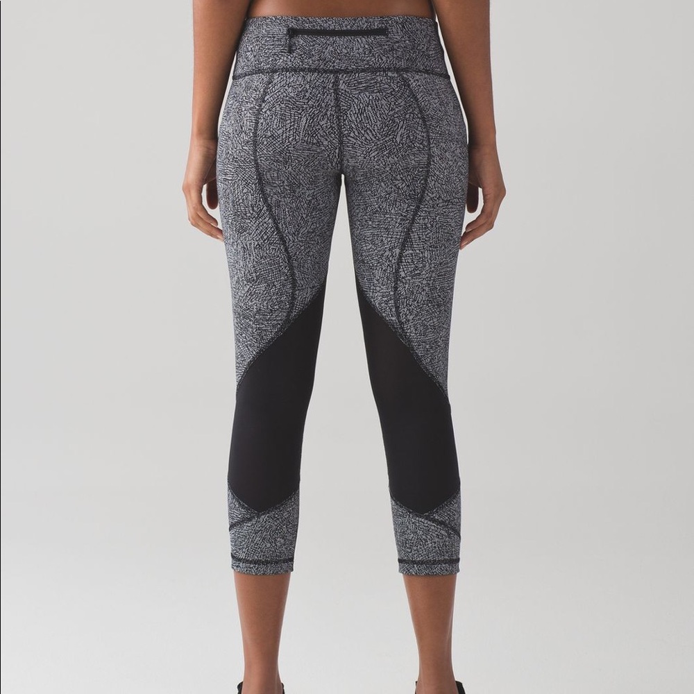 Lululemon Pace Rival Crop 19” -Line Up White Black